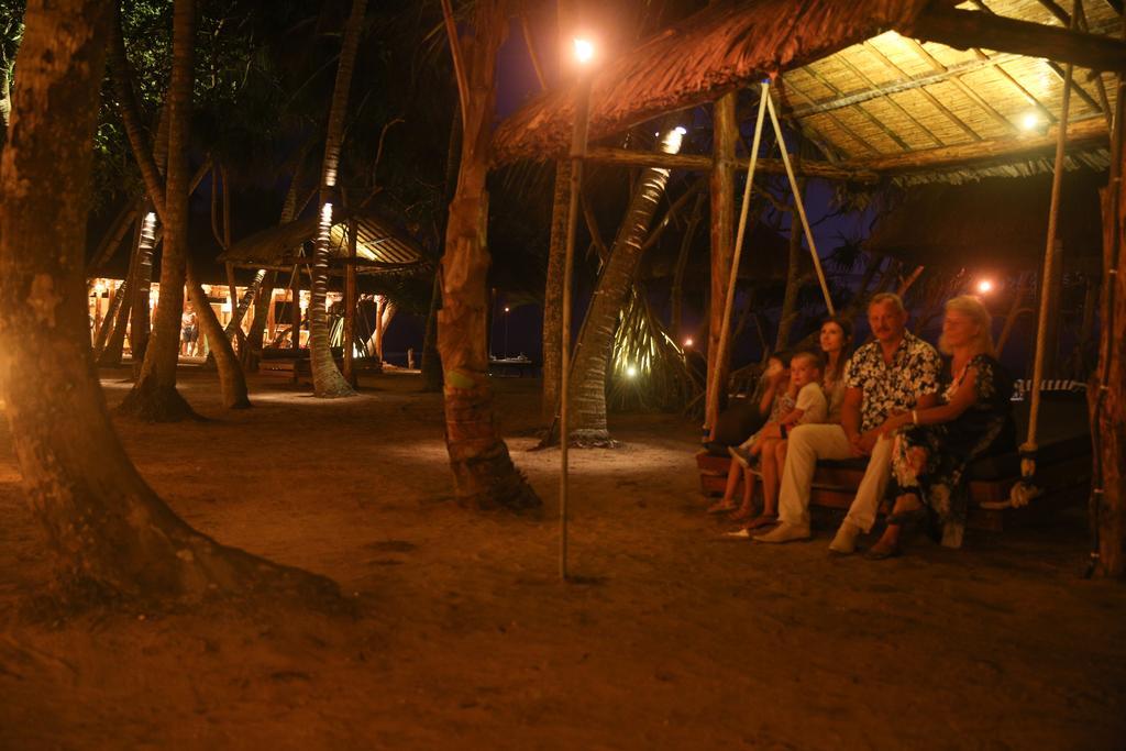 בנטוטה Thejan Beach Cabanas מראה חיצוני תמונה