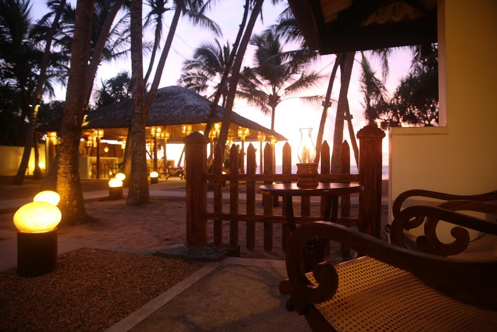 בנטוטה Thejan Beach Cabanas מראה חיצוני תמונה