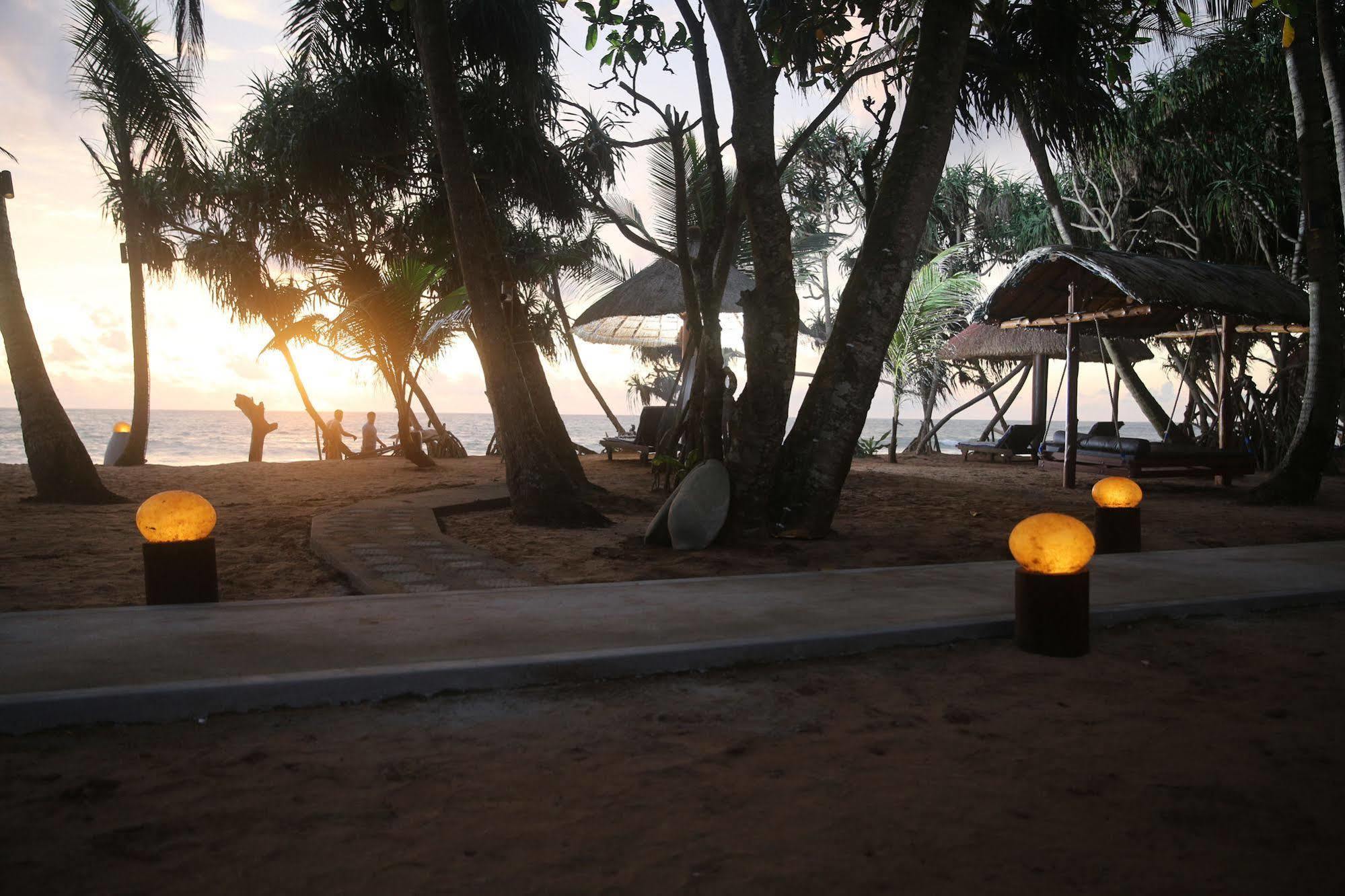 בנטוטה Thejan Beach Cabanas מראה חיצוני תמונה