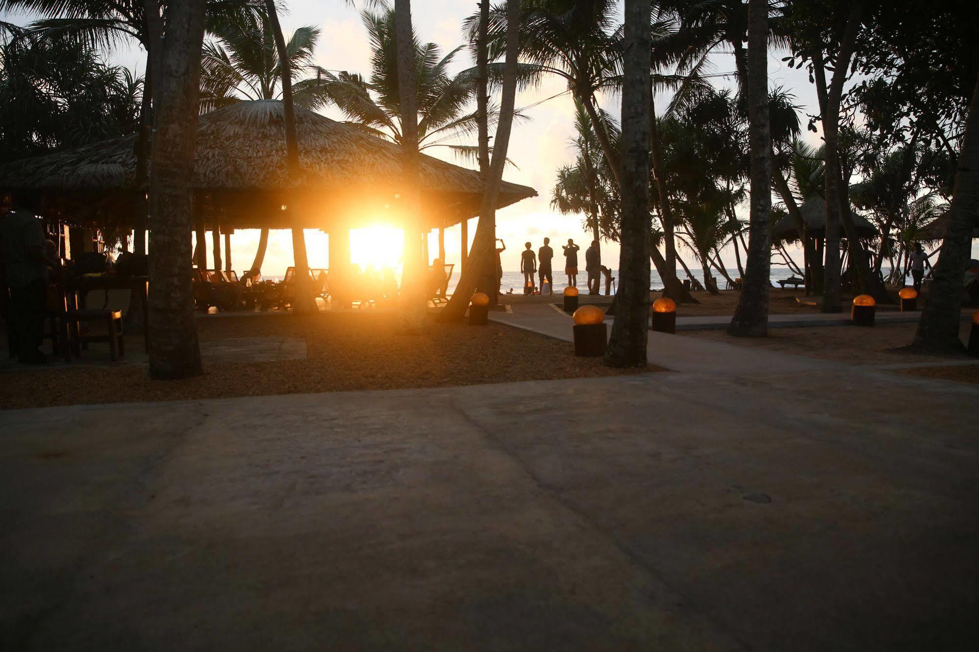בנטוטה Thejan Beach Cabanas מראה חיצוני תמונה